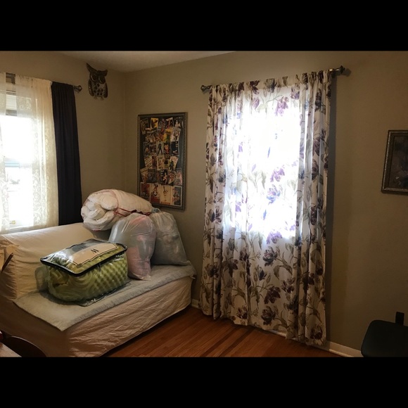 — #1 Curtain Set with Pretty Purple Flowers - Picture 4 of 8